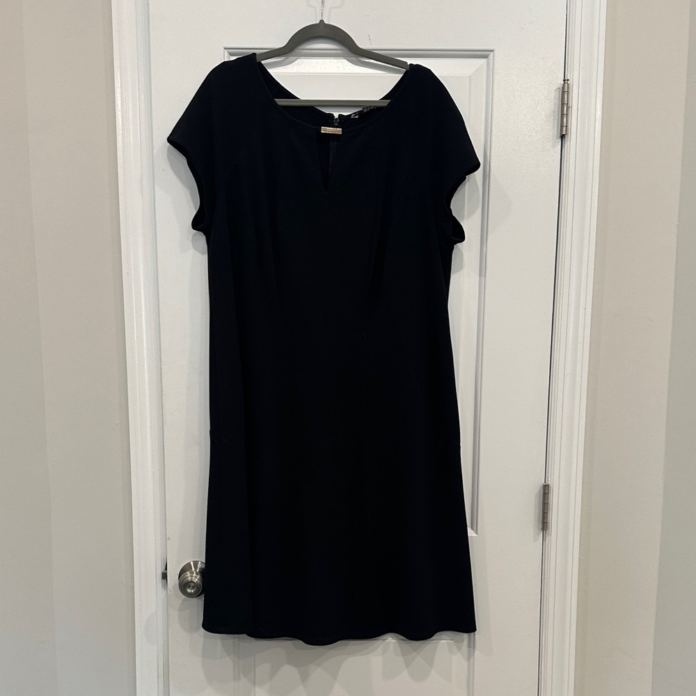 Sandra Darren Black Midi Cap Sleeve Dress